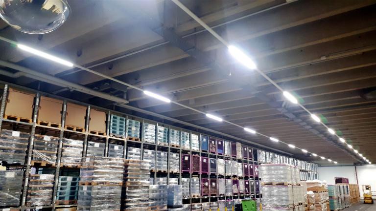 Lagerhalle Umrüstung auf LED mit Schienensystem 450cm LED-Einsatz 51W dimmbar