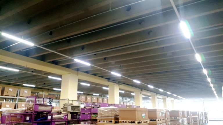 Lagerhalle Umrüstung auf LED mit Schienensystem 450cm LED-Einsatz 51W dimmbar