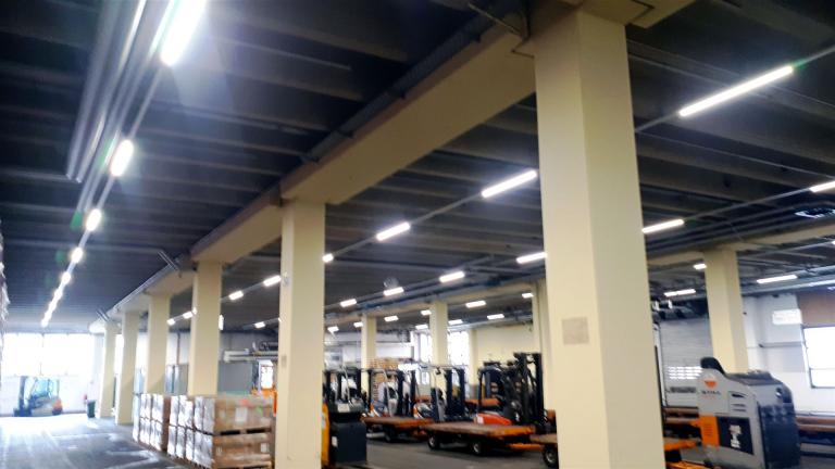 Lagerhalle Umrüstung auf LED mit Schienensystem 450cm LED-Einsatz 51W dimmbar