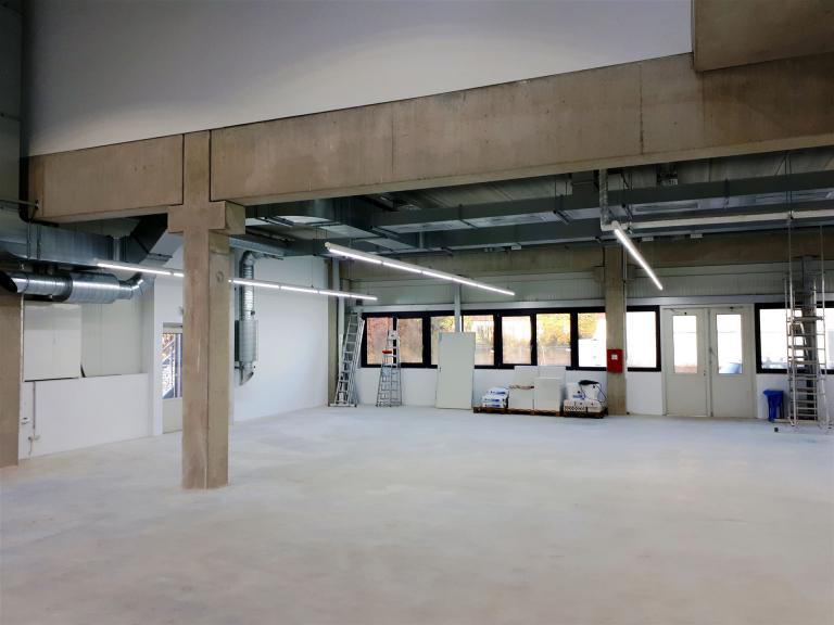 LED-Beleuchtung Produktionshalle 1200m²  Hallenbeleuchtung mit LED T8 Röhren 25W CRI80