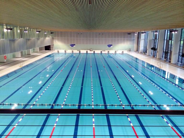 LED-Beleuchtung Schwimmhalle  LED-Fluter  chloridbeständig Schutzklasse II
