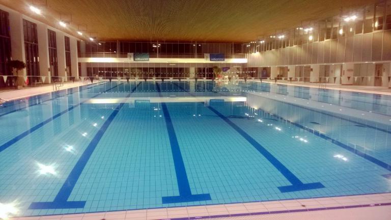 LED-Beleuchtung Schwimmhalle  LED-Fluter  chloridbeständig Schutzklasse II
