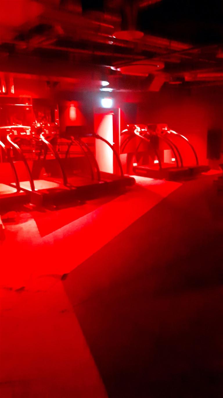 LED-Geschäftsbeleuchtung Sportstudio Schienesystem LED-Spot dimmbar