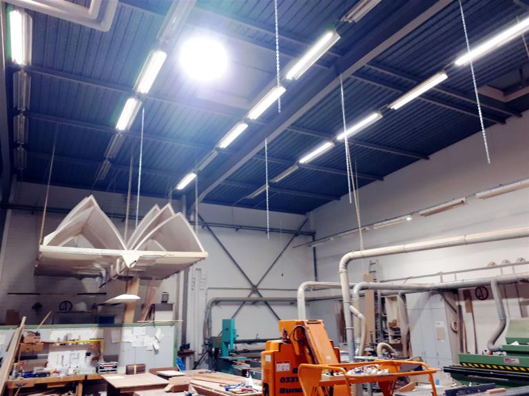 LED-Hallenbeleuchtung mit T8 LED-Röhren und 400W LED-Fluter